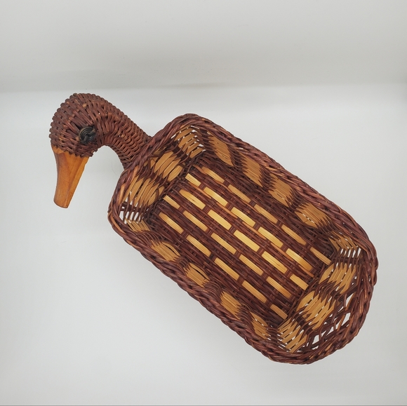 Vintage Duck Wicker Basket - Picture 7 of 8